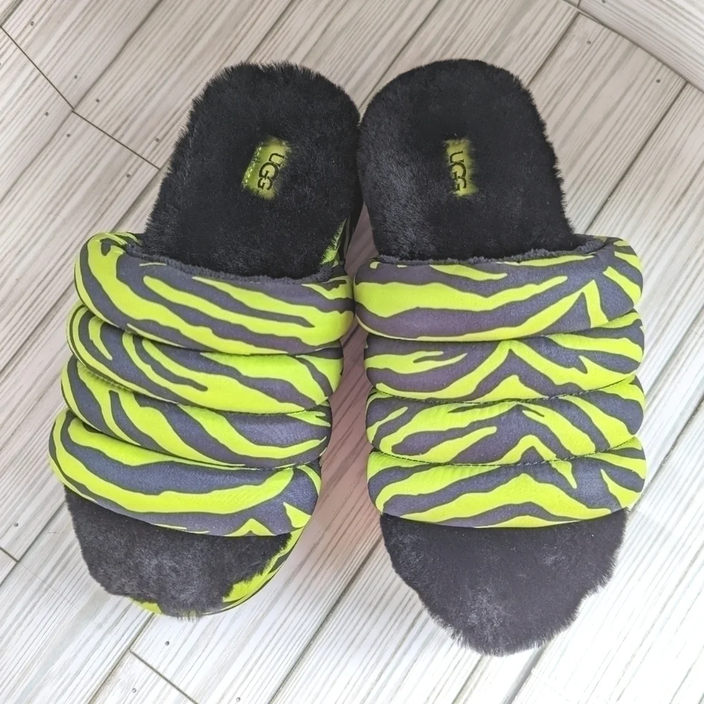UGG Maxi Slides in Tiger Print in Key Lime and Black Women's Size 5 NWOT